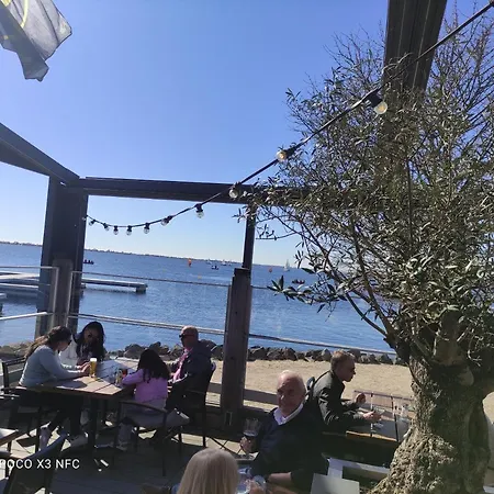 Botel Boathouse At Unescco And Magnificent Lake-view Roelofarendsveen
