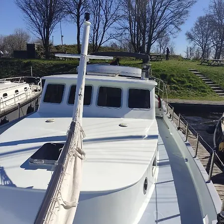 Botel Boathouse At Unescco And Magnificent Lake-view Roelofarendsveen